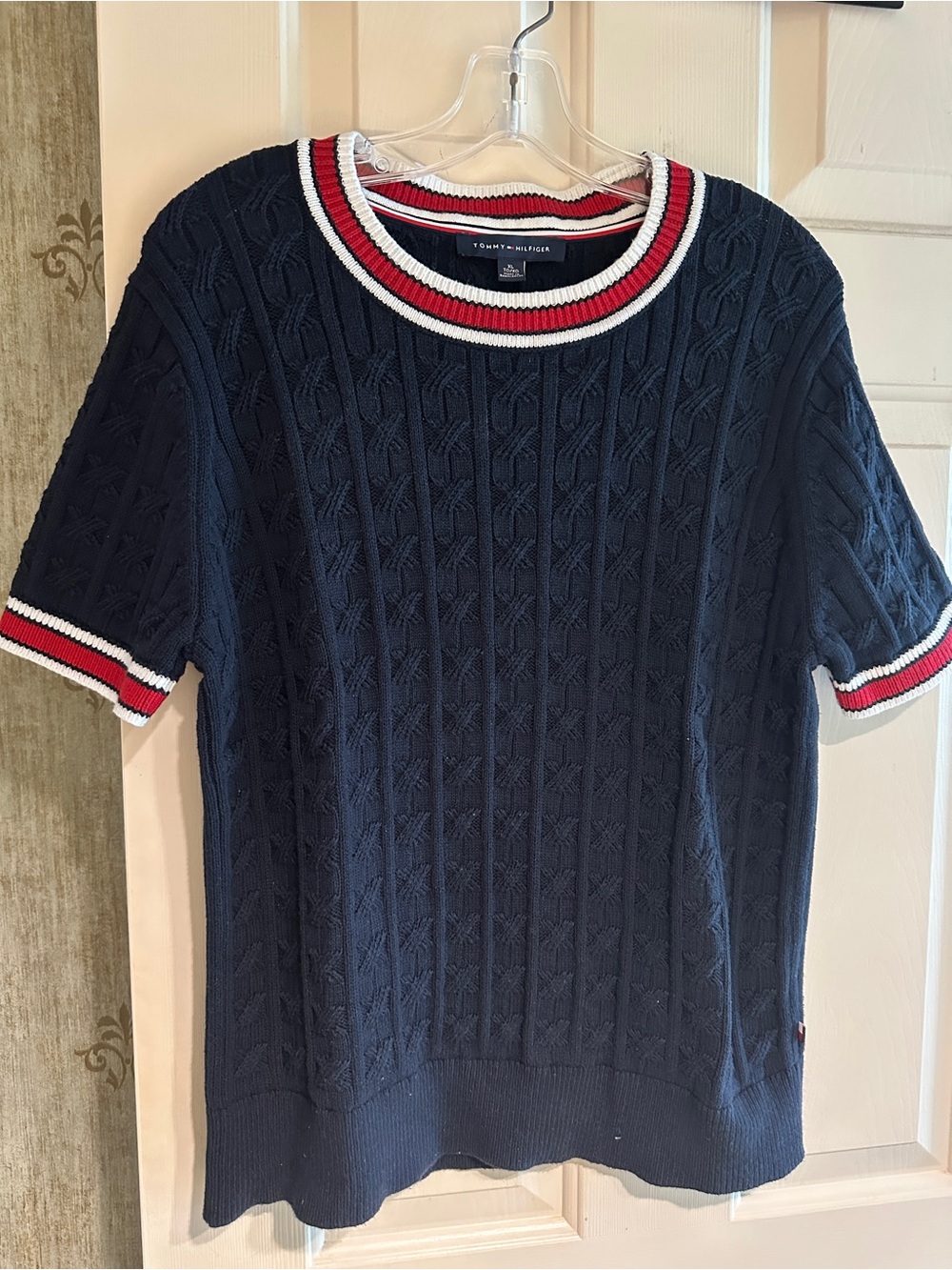 Classic navy cable ss cotton sweater.
100% cotton..worn one time